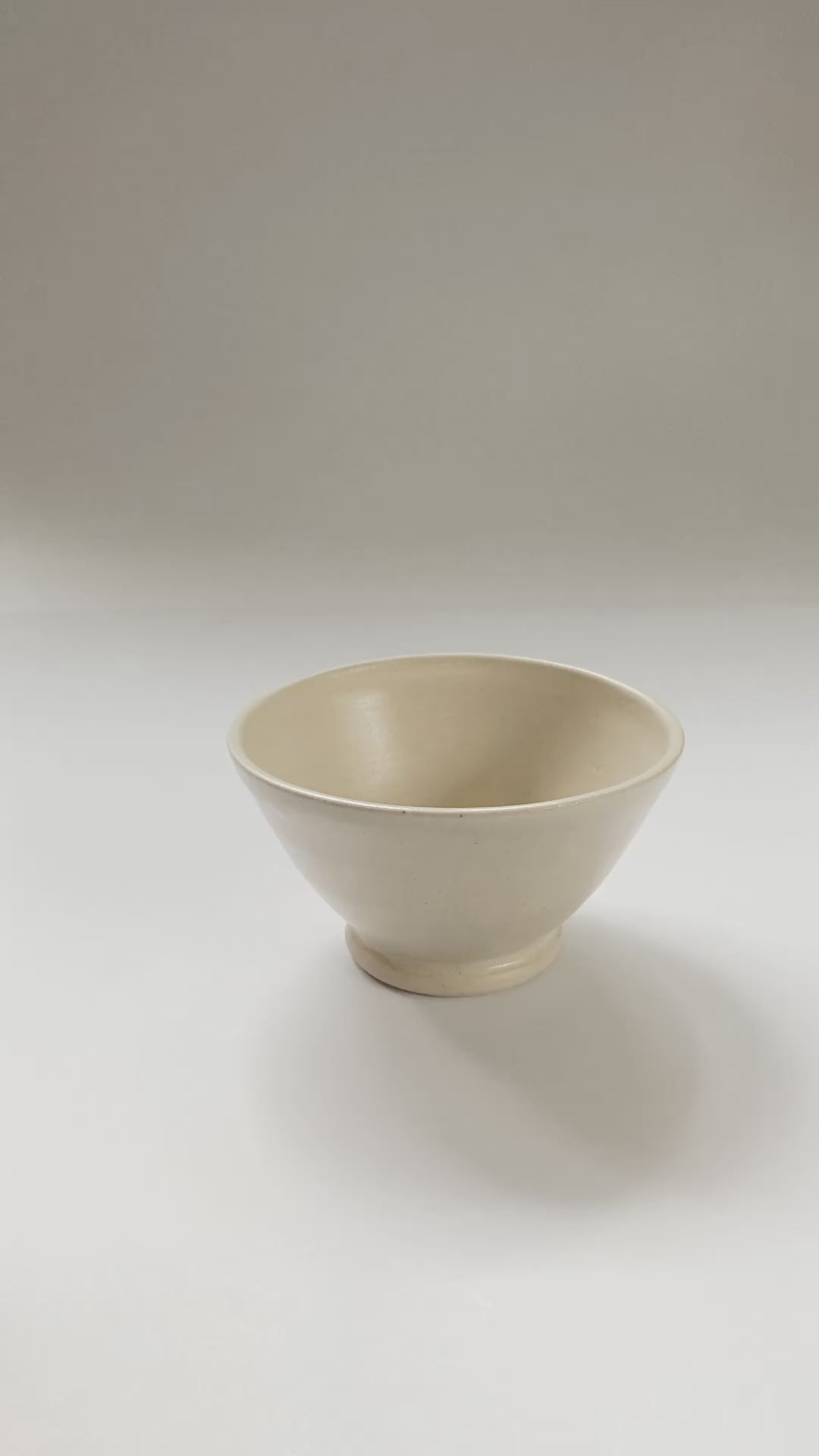 Medium white matte bowl